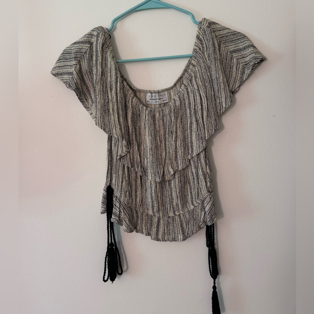 Dress Forum Gray and White Ruffled Tie Front Blouse